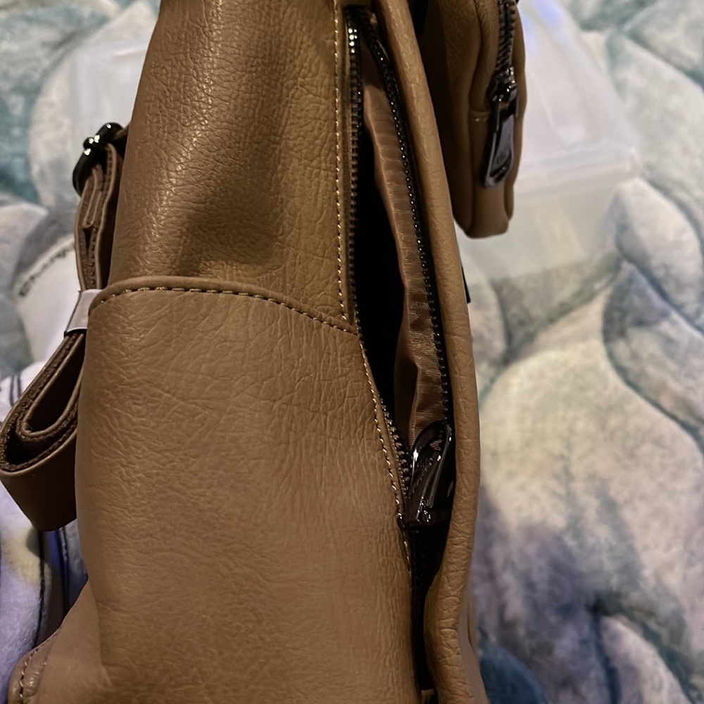 Backpack - Picture 4 of 9